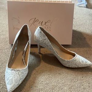 Badgley Mischka Women Zuri Lace Pumps White